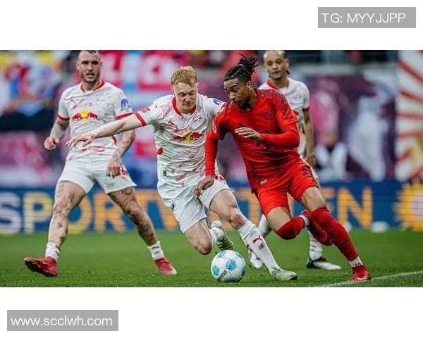 莱万重返安联球场遭拜仁球迷嘘声四起质疑其忘恩负义行为 莱万重返安联球场遭拜仁球迷嘘声四起质疑其忘恩负义行为